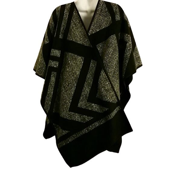 Ike Behar Polyester Cape. One Size. T - Picture 1 of 4